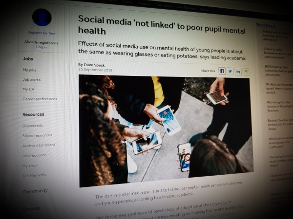 Social media 'not linked' to poor pupil mental health
