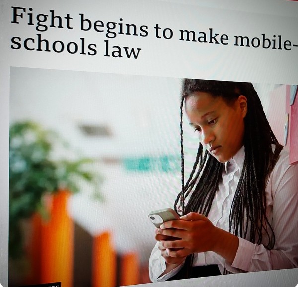 Fight begins to make mobile-free schools law