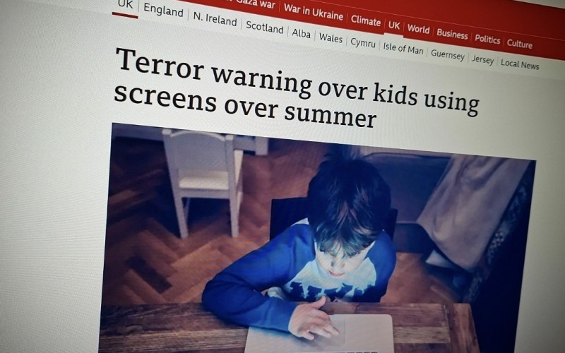 Terror warning over kids using screens over summer