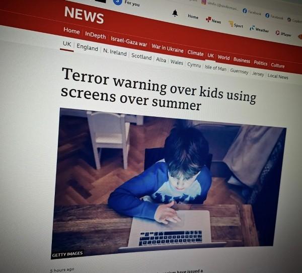Terror warning over kids using screens over summer